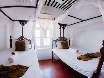 PYRAMID LUXURY HOTEL