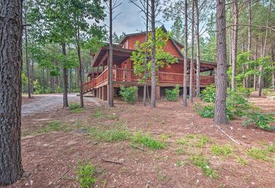 Broken Bow Cabin on 1 Acre w/ Hot Tub & Fire Pit!