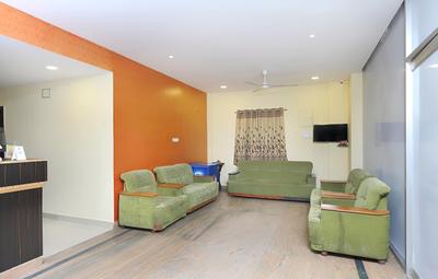 OYO 12765 Hotel Golden Rooms