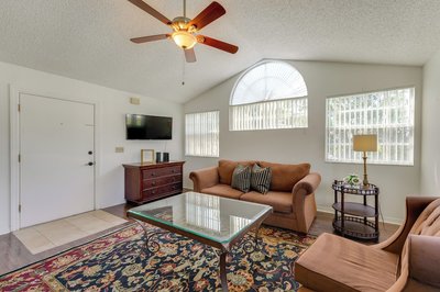 8 Mi to Disney: Resort-style Condo w/ Pool Access