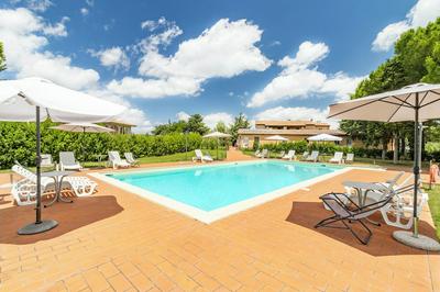 Uva Family Apt Shared Pool,volterra