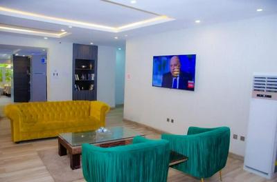 Sound View Lounge and Apartments