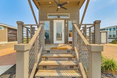Tiny Home w/ Pool Access, 8 Mi to Downtown Austin!