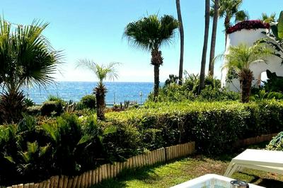 Flat With Garden on the First Line of the sea in Puerto Banús