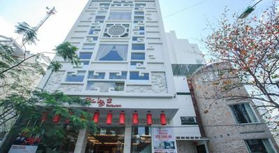 Den Long Do Hotel & Restaurant