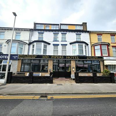 100 Pipers Hotel