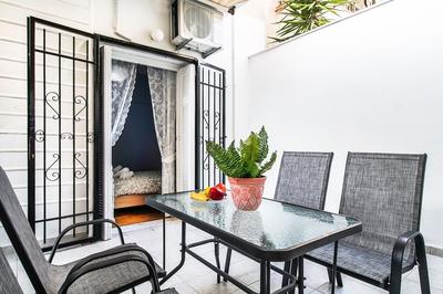 Elegant and renovated flat in Dafni