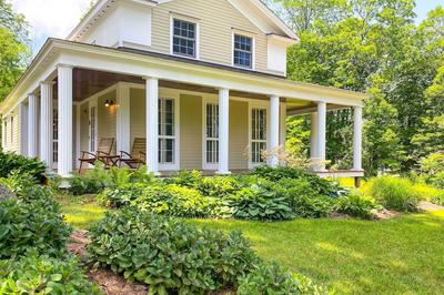 Charming Sharon Dwelling w/ Deck & Fire Pit!