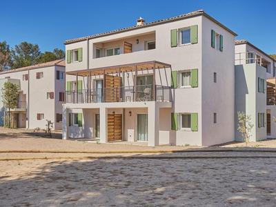Apartment in Giens With Pool & Beach Access