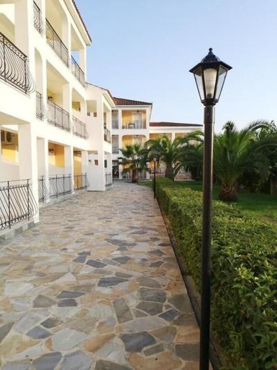 Village Inn Studios & Family Apartments