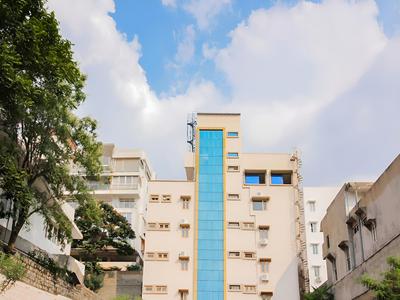 OYO 22474 Neon Homes