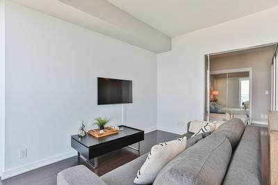 Luxury Lakeview Skyscraper by CN Tower