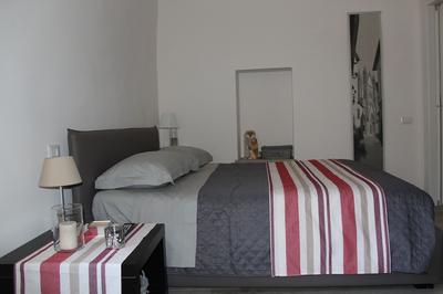The Window on the Cathedral - Studio Apartment