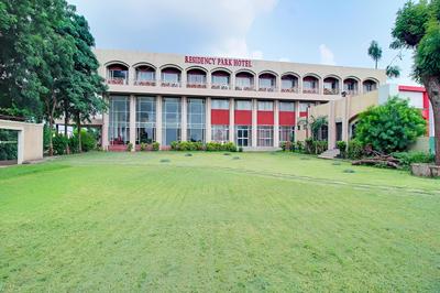 OYO 60852 Hotel Residency Park