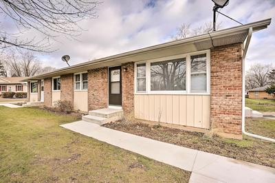 Homey Duplex - 10 Mi to Downtown Grand Rapids!