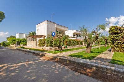 2987 Villa Brunilda by Barbarhouse