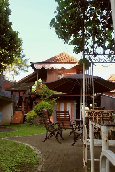 Bantal Guling Villa Bandung
