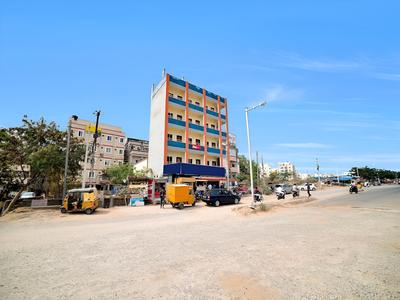 OYO 5564 Hitech Suites