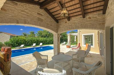 Peaceful Villa in Sveti Lovrec With Swimming Pool