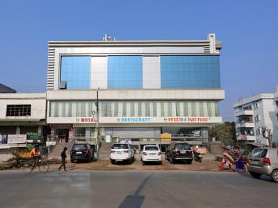 OYO 11306 SS Hotel