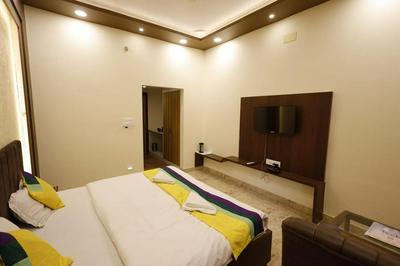 Hotel Kameshut Garden Bar and Restaurant