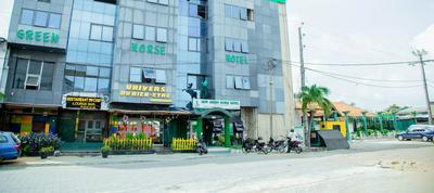 New green Horse Hotel