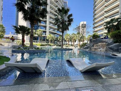 Grapeful Stay – Luxury Hostel Paramount Tower Business Bay