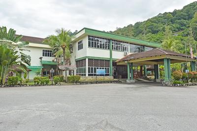 OYO HOME 90700 Teluk Batik Holiday Apartment