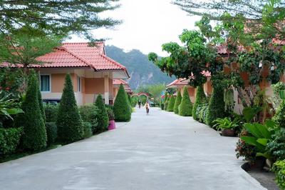 Naris Phuview Resort