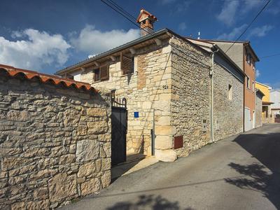 Holiday Home with Private Terrace in Center of Medulin near Beach