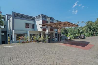 RedDoorz Premium @ Fafa Hills Resort Puncak