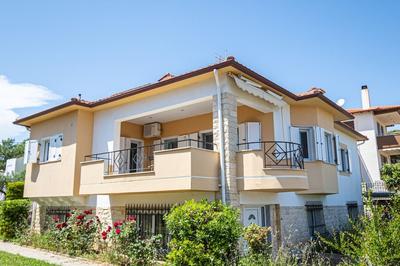 Venetia s Apartment 1st Floor by Rentalspro
