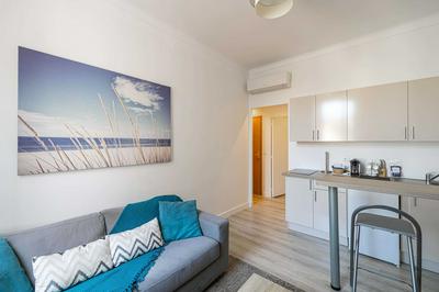 Beautiful Renovated Apartment - Carre D'or - 1br/2p