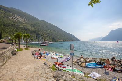 Torbole Relax, Pool & Balcony Apartment 2