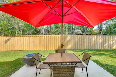 'vibe Villa' w/ Backyard ~ 8 Mi to Shaw Afb!
