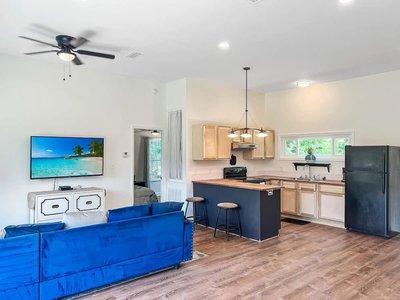 Charming Back House Min From Shopping Beaches