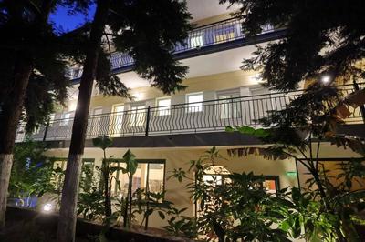Spanos Apartments Anna's Lodge