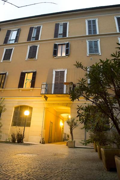 At Home - Navigli