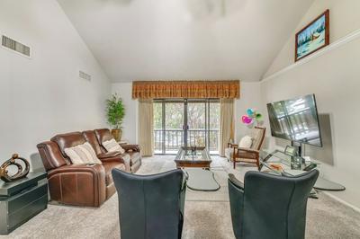 12 Mi to Downtown Dallas: Irving Condo w/ Balcony