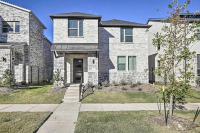 Patio & Game Room: Modern Home in Frisco