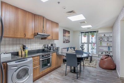 High-floor 2BR With Dubai Marina Views
