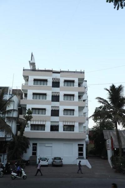 Anroute Stays- Railway station Area