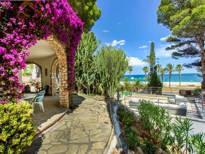 Villa La Botanica Majestic Garden and Villa up to 12 People