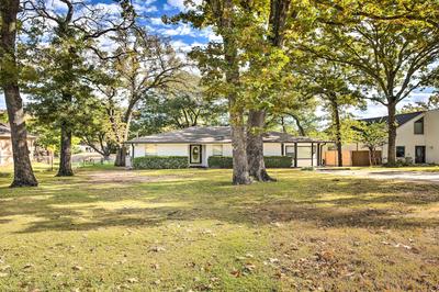 Cedar Creek Lake Home: Private Dock & Hot Tub