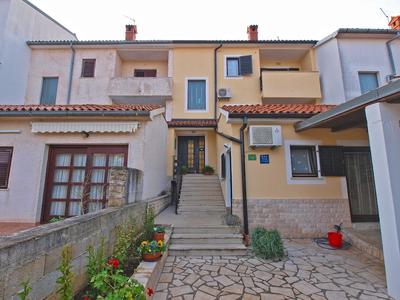 Apartment 946