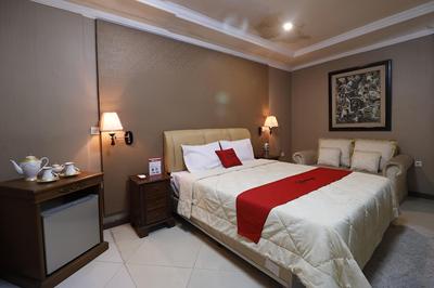 RedDoorz Plus @ Jalan Dharmawangsa