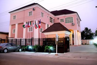 Queensgate Continental Hotel and Suites