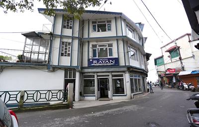 OYO 18568 Ratan Hotel