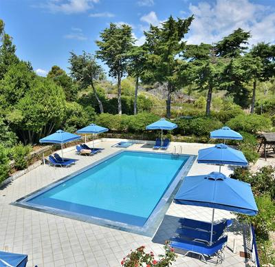 Bluewhite Studio - Garden by the Pool