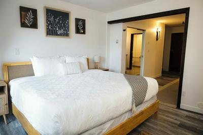 Tofino Oceanfront Hotel Suite 3